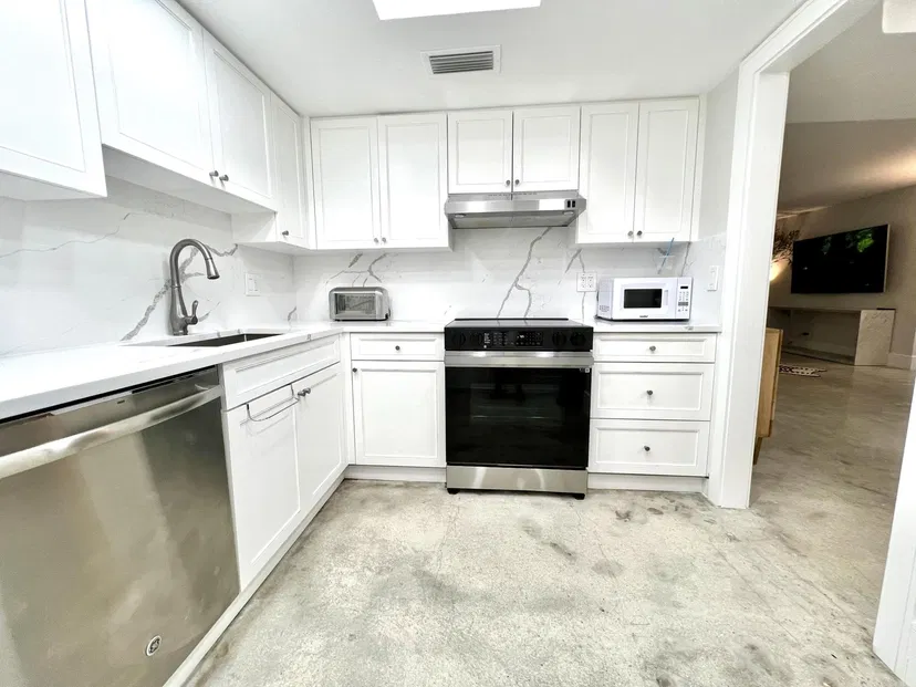 226 Brazilian Avenue #2 C — photo 5
