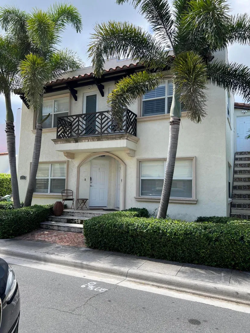 252 Oleander Avenue #4 — photo 2