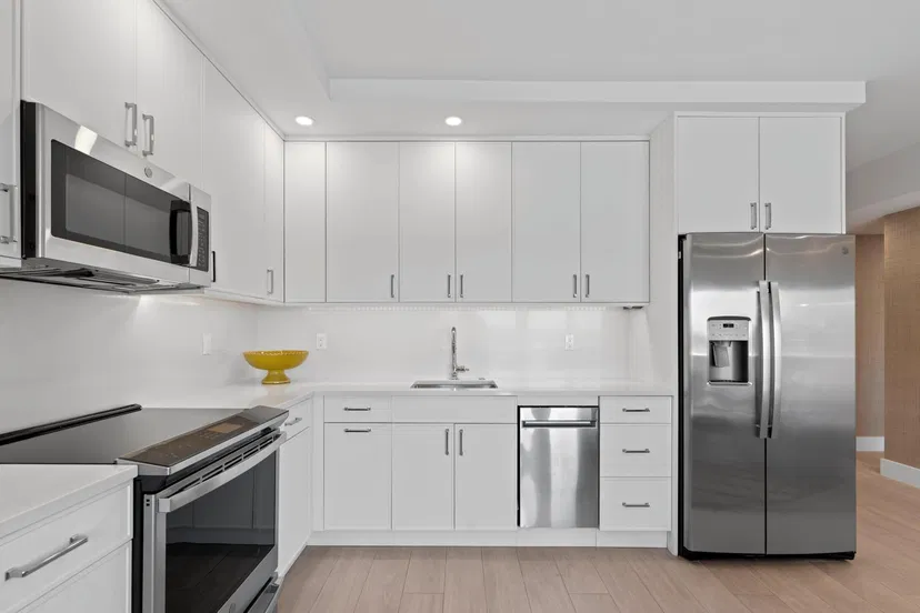 250 Bradley 601 Place #601 — photo 5