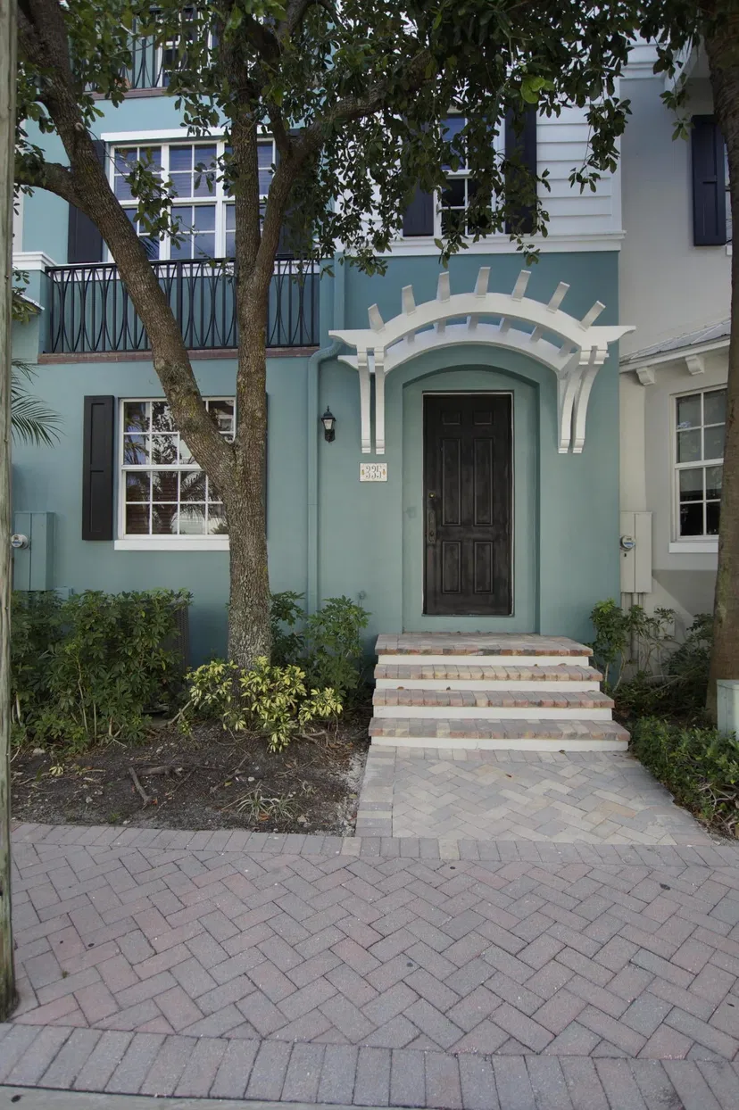 Sold Jun 2021 · 335 E Mallory Circle, Delray Beach