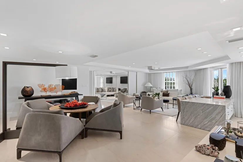 Sold Apr 2021 · 330 Cocoanut Row 4c, Palm Beach