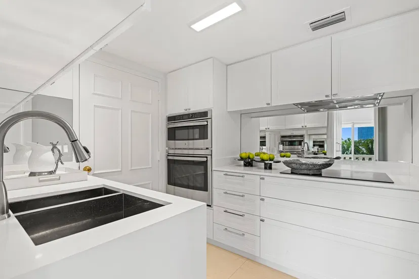 330 Cocoanut Row #4c — photo 5