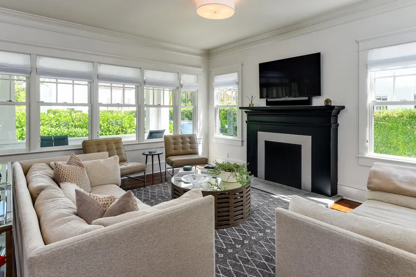 246 Seaspray Avenue — photo 4
