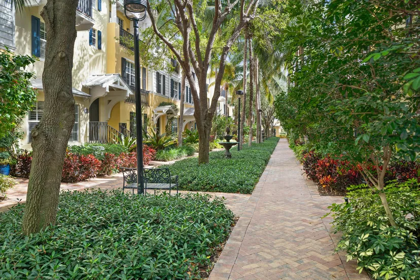Sold Jun 2020 · 1970 S Dixie Highway R4, West Palm Beach