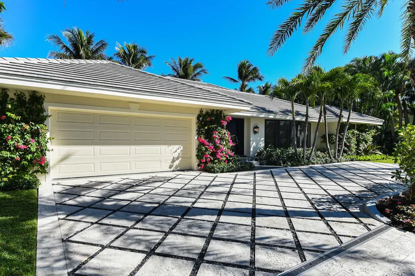 1435 N Ocean Way — photo 2