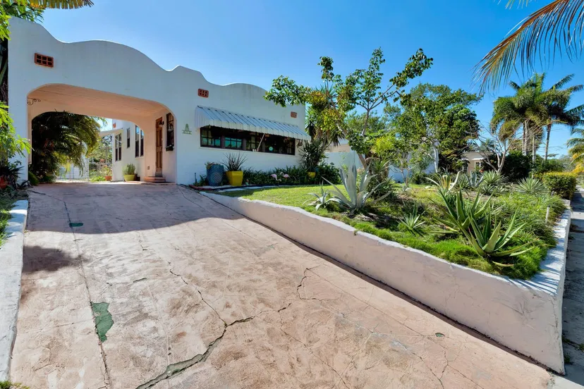 Sold Mar 2020 · 812 Biscayne Drive, West Palm Beach