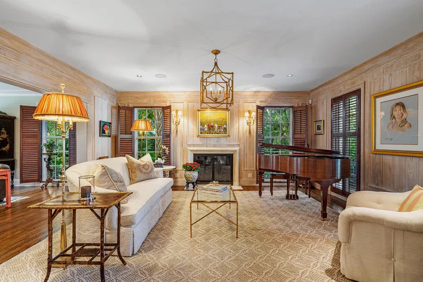 270 Queens Lane — photo 3