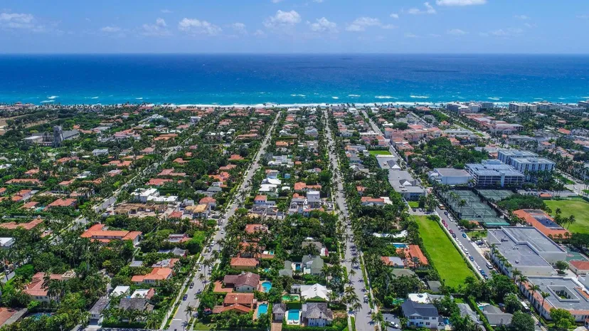359 Seaspray Avenue — photo 3