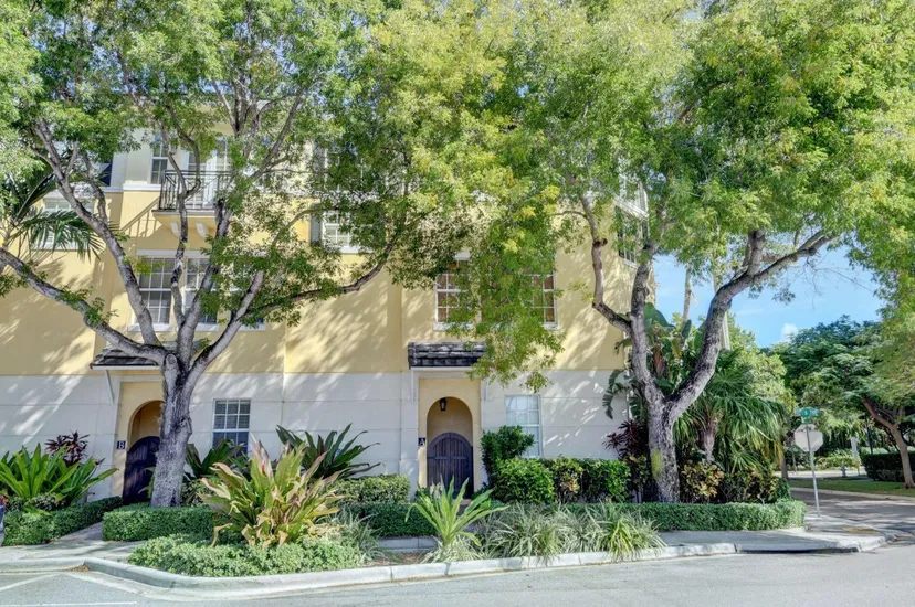 Sold Aug 2020 · 285 SE 6th Avenue B, Delray Beach