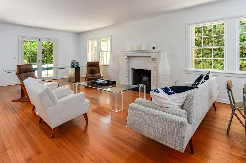 215 Seaspray Avenue — photo 3