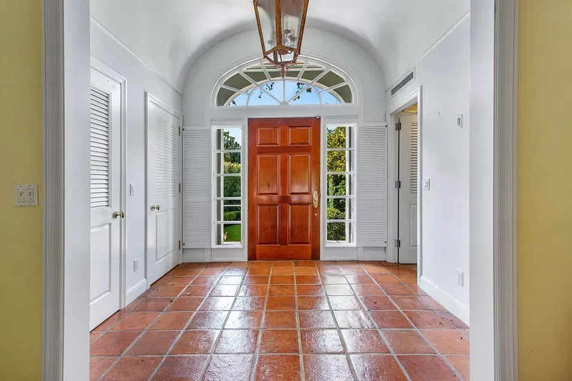 255 Ridgeview Drive — photo 3
