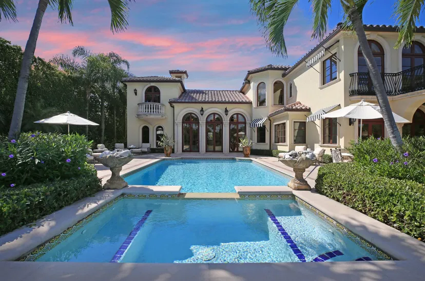 560 Island Drive — photo 3