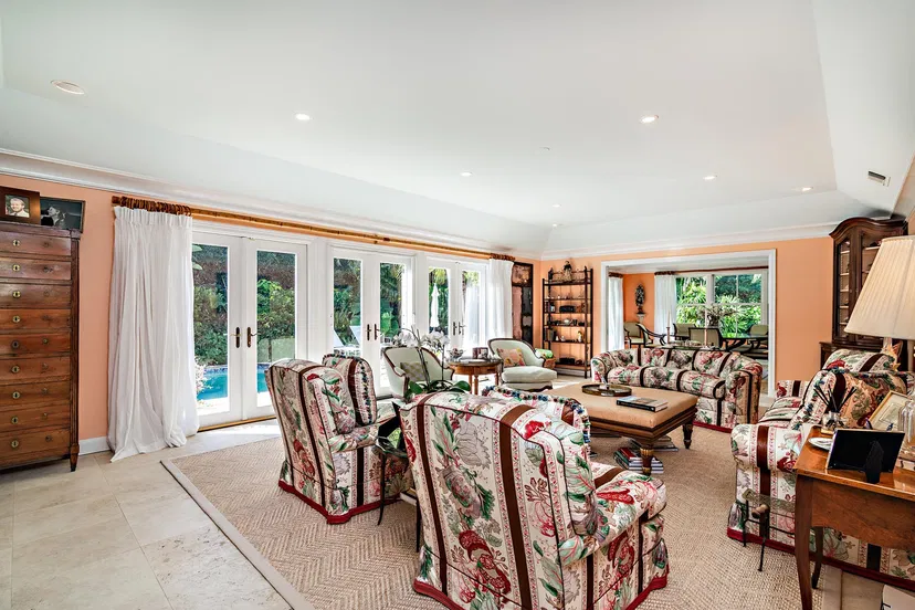 254 Tradewind Drive — photo 2