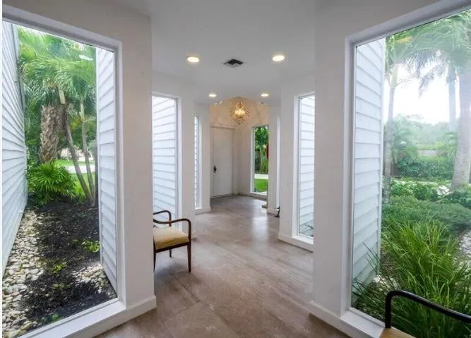 Sold Mar 2019 · 4 Interlachen Circle, West Palm Beach