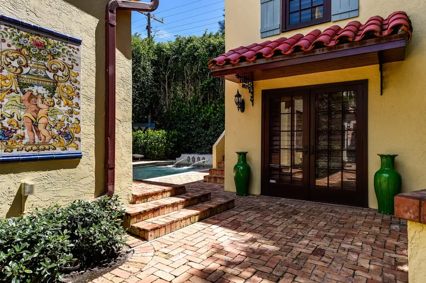 328 Australian Avenue — photo 3