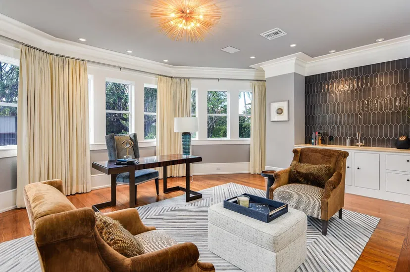 113 Clarke Avenue — photo 4