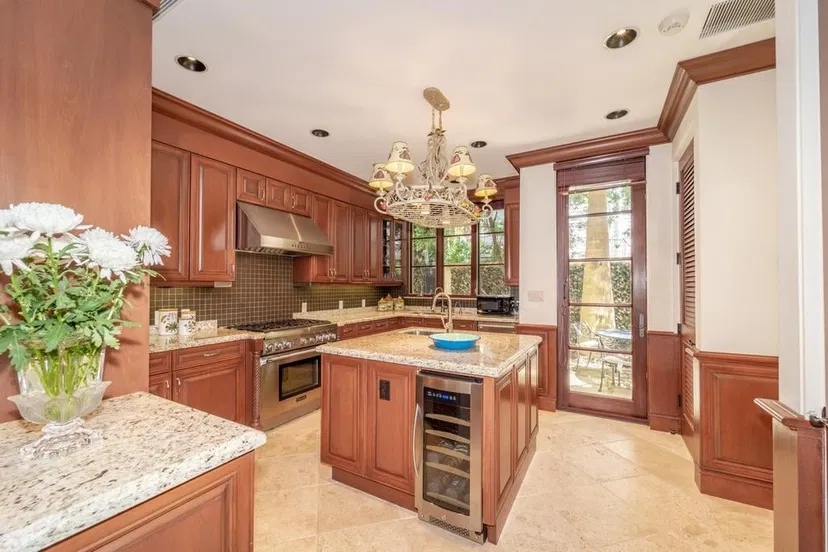 133 Hammon Avenue ##5 — photo 3