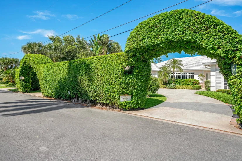 2253 Ibis Isle Road E — photo 4