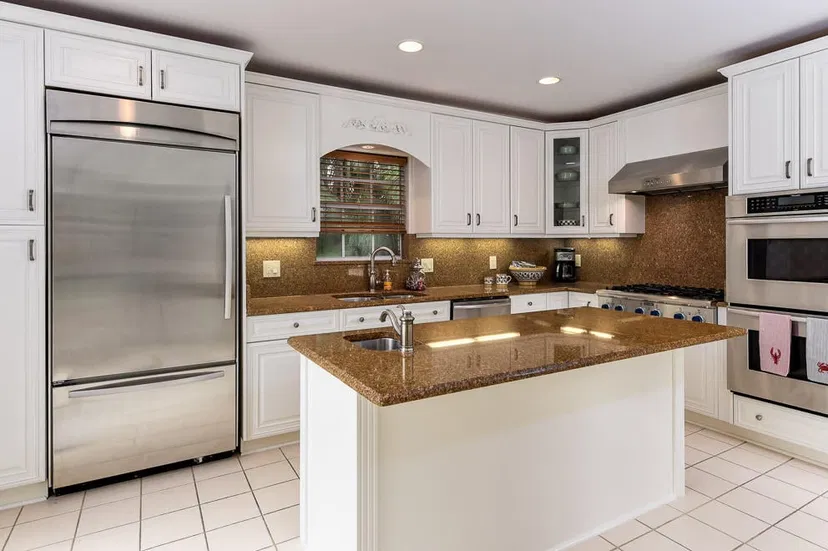240 Pendleton Avenue — photo 3