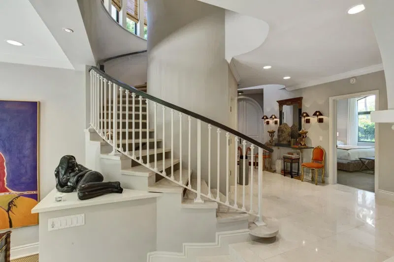 255 Everglade Avenue — photo 3