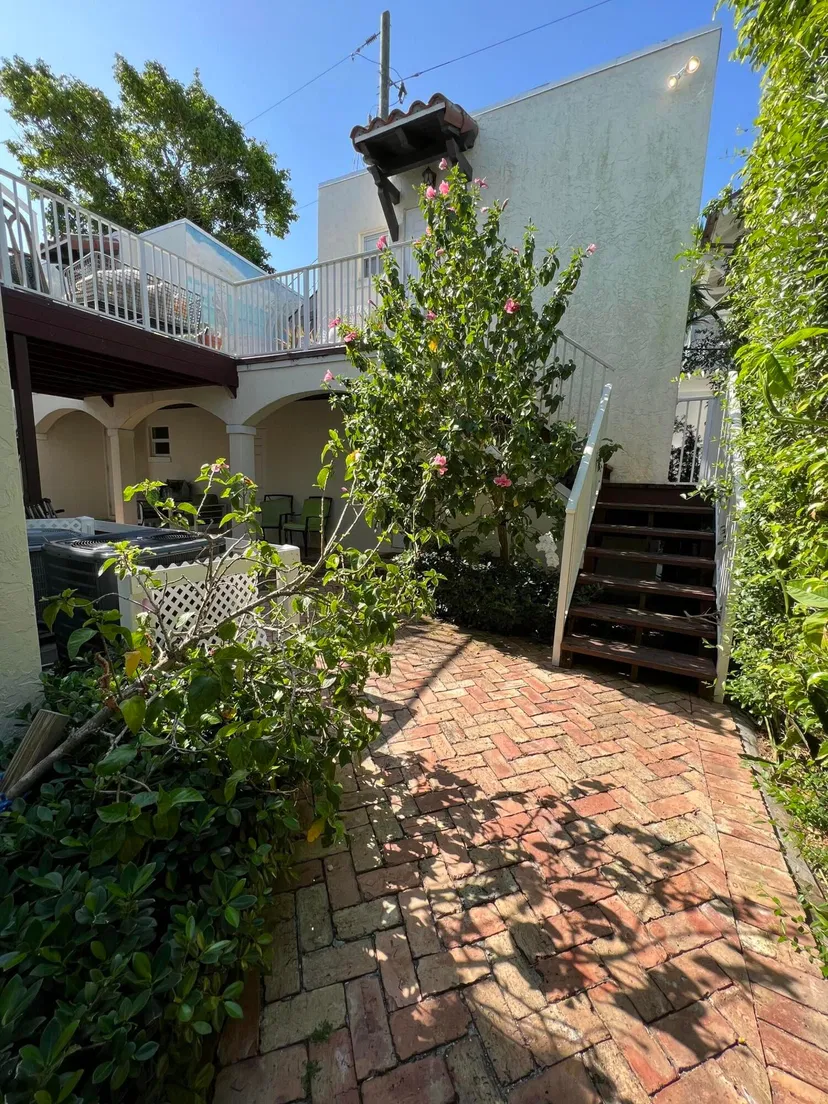 252 Oleander Avenue #6 — photo 3