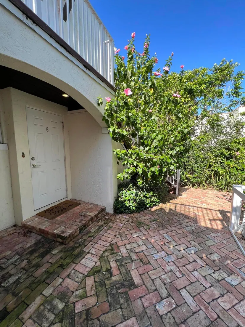 252 Oleander Avenue #6 — photo 4
