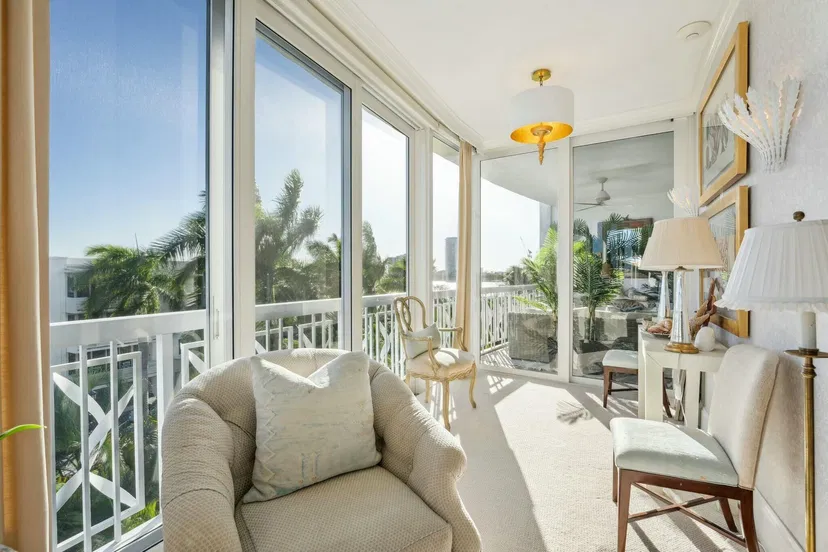 389 S Lake Drive #4c — photo 3