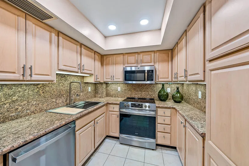 227 Brazilian Avenue #2h — photo 4