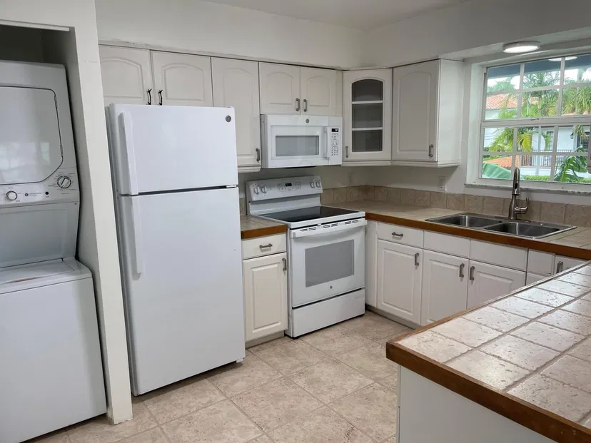234 Oleander Avenue #4 — photo 2