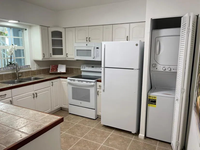 234 Oleander Avenue #2 — photo 3