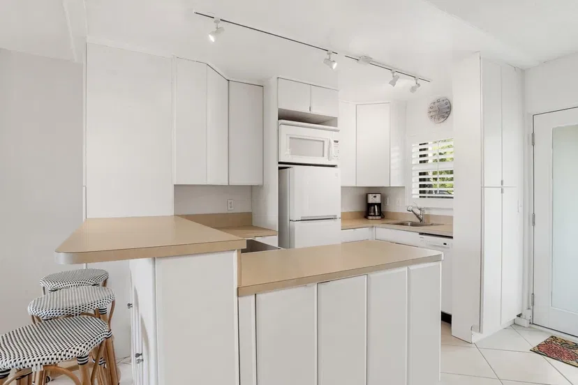 139 Sunrise Avenue #1020 — photo 4