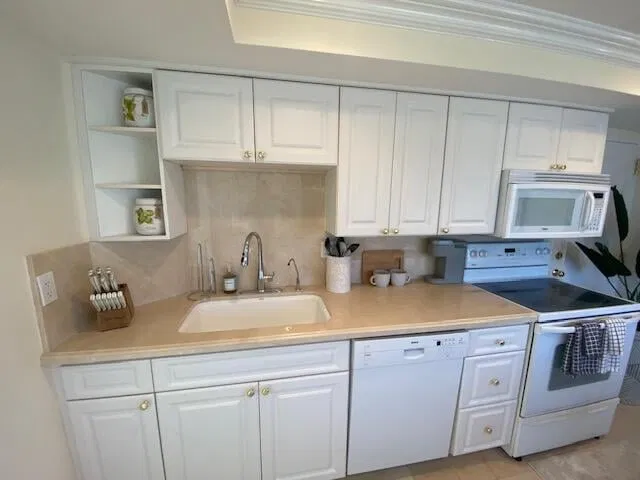 250 Bradley (Seasonal Or Annual) Place #402 — photo 5