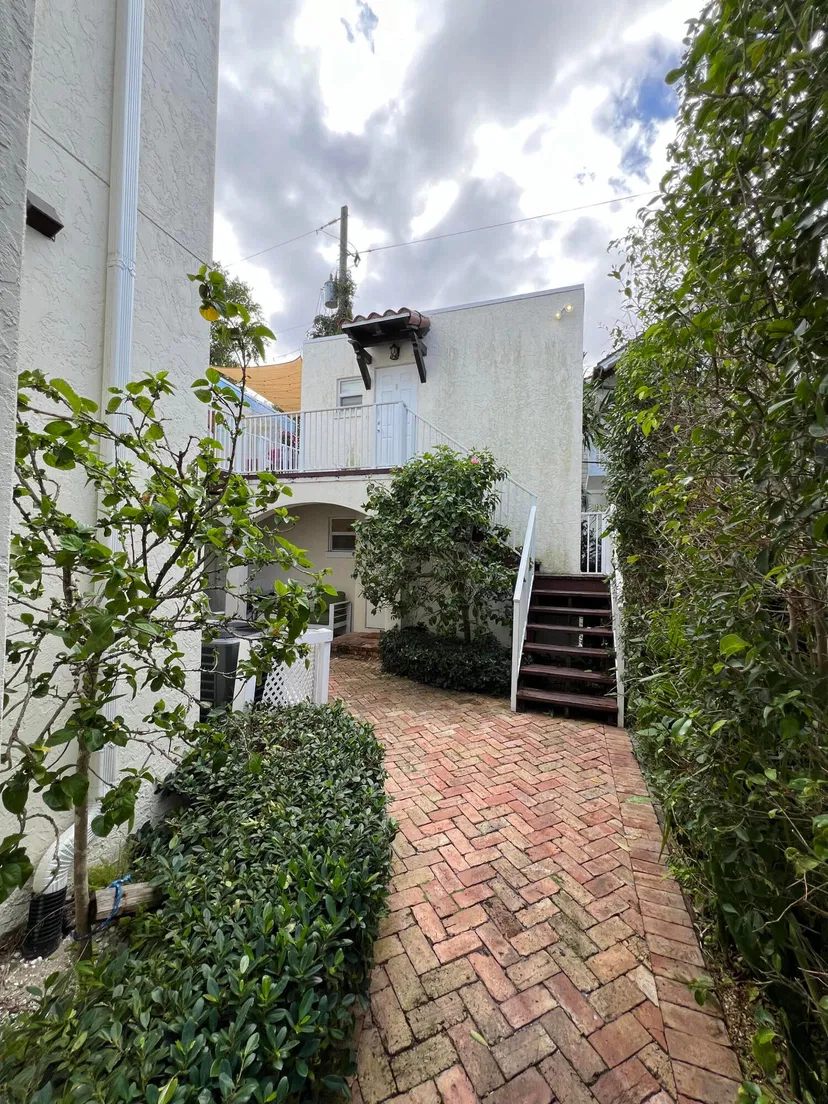 252 Oleander Avenue #8 — photo 2