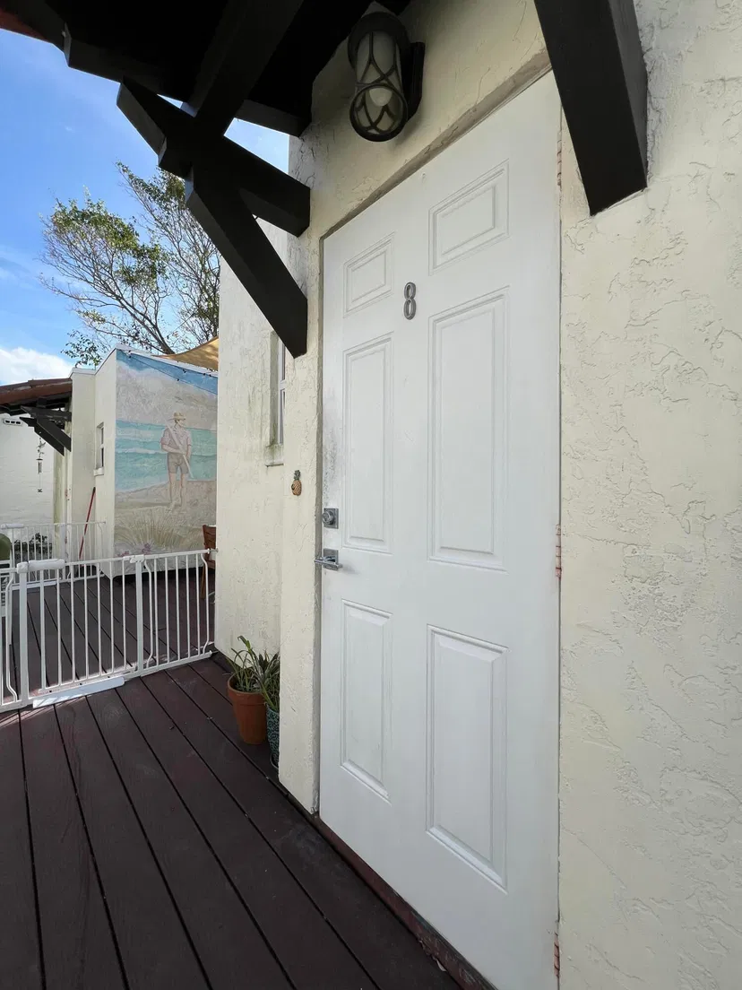 252 Oleander Avenue #8 — photo 3