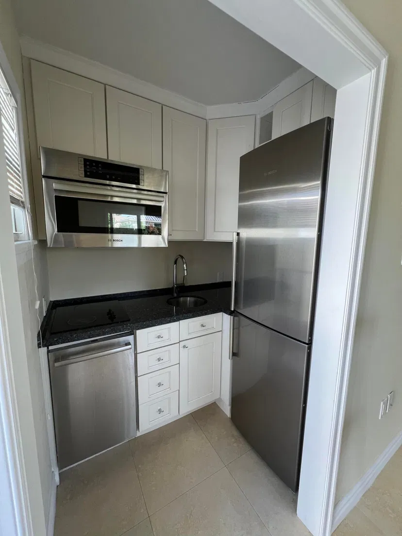 252 Oleander Avenue #8 — photo 5