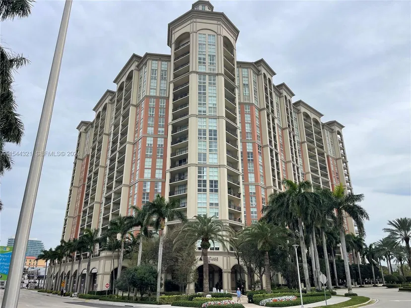 Sold Apr 2024 · 550 Okeechobee Boulevard 1018, West Palm Beach