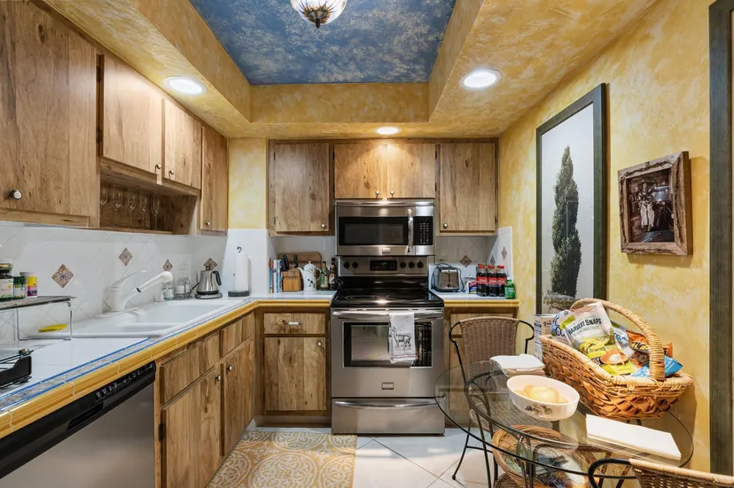 227 Brazilian Avenue #2-B — photo 3