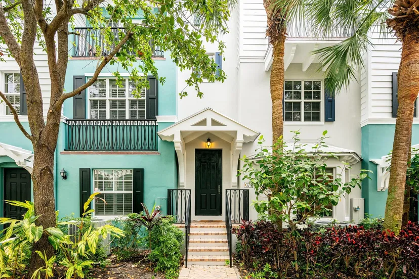 Sold Jun 2021 · 374 E Mallory Circle, Delray Beach