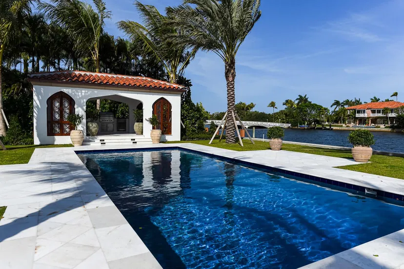 624 Island Drive — photo 2