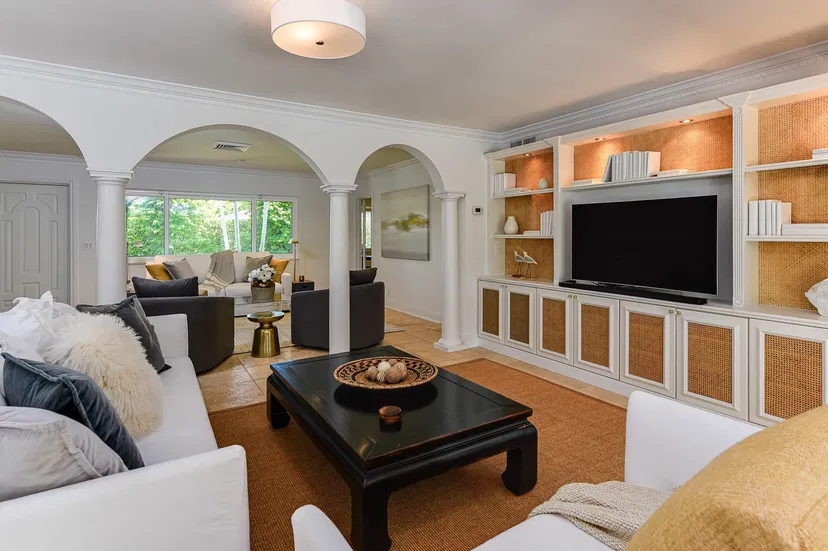 210 Onondaga Avenue — photo 3