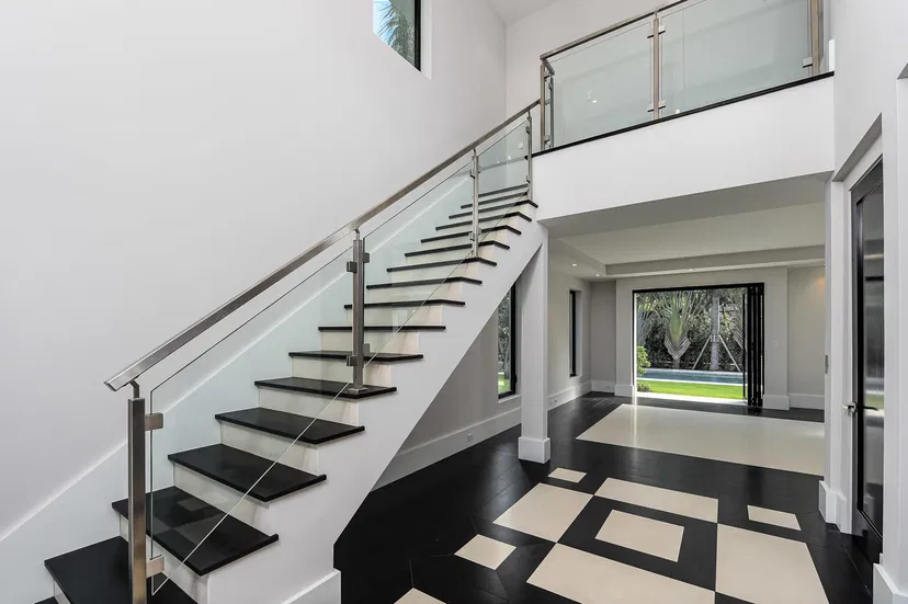 210 Miraflores Drive — photo 3