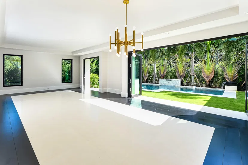 210 Miraflores Drive — photo 5