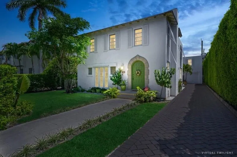 222 Seaspray Avenue — photo 2