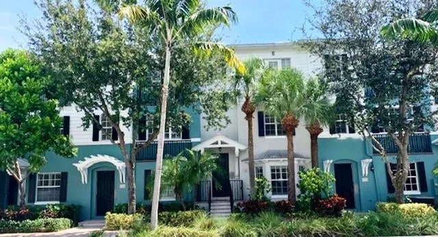 Sold Feb 2021 · 328 W Mallory Circle, Delray Beach