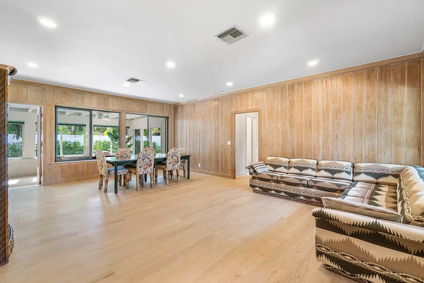 1465 Laurie Lane — photo 4
