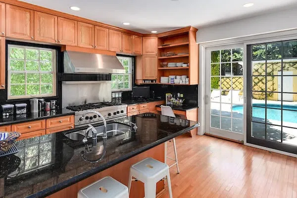 215 Seaspray Avenue — photo 3