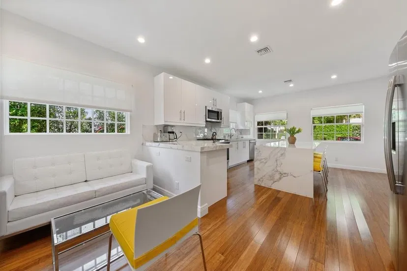 220 Indian Road — photo 3