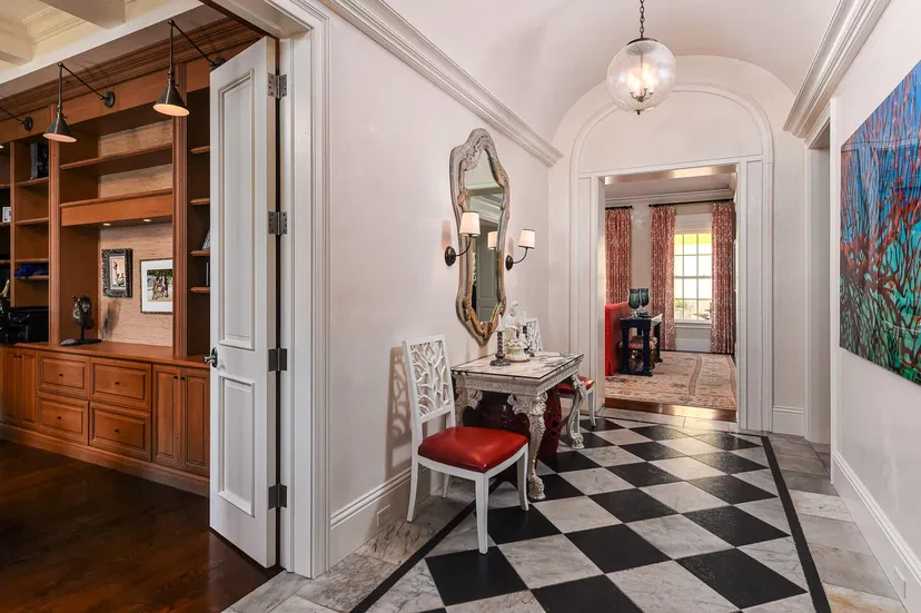 208 W Indies Drive — photo 3