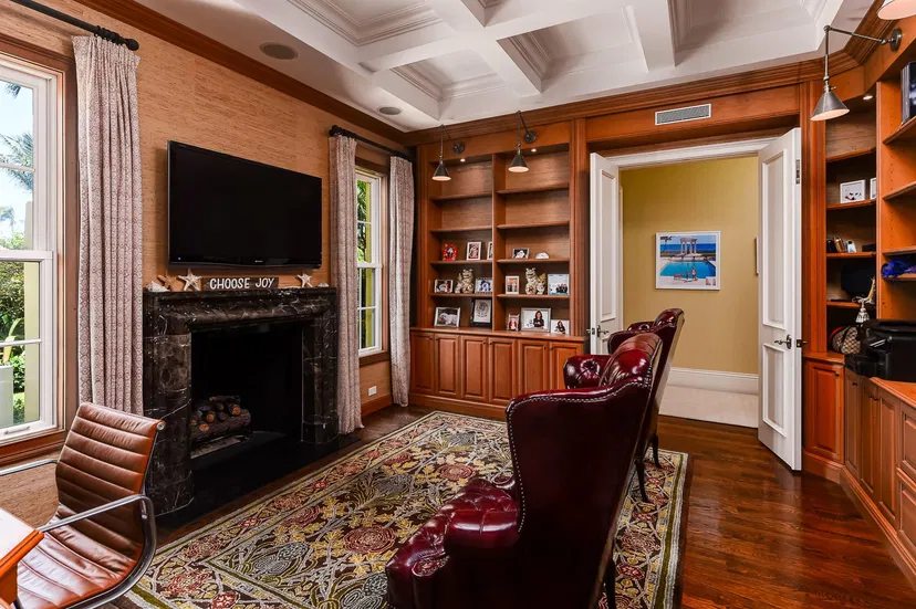 208 W Indies Drive — photo 4