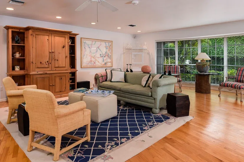 211 Esplanade Way — photo 3